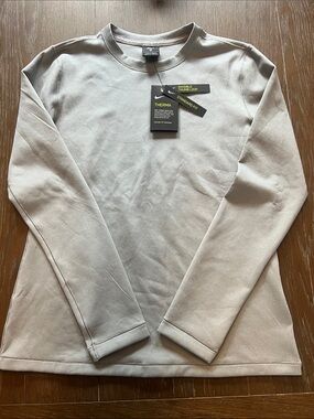 Nike Women’s Therma Standard Fit Long-Sleeve Crew Sweatshirt in Light Gray